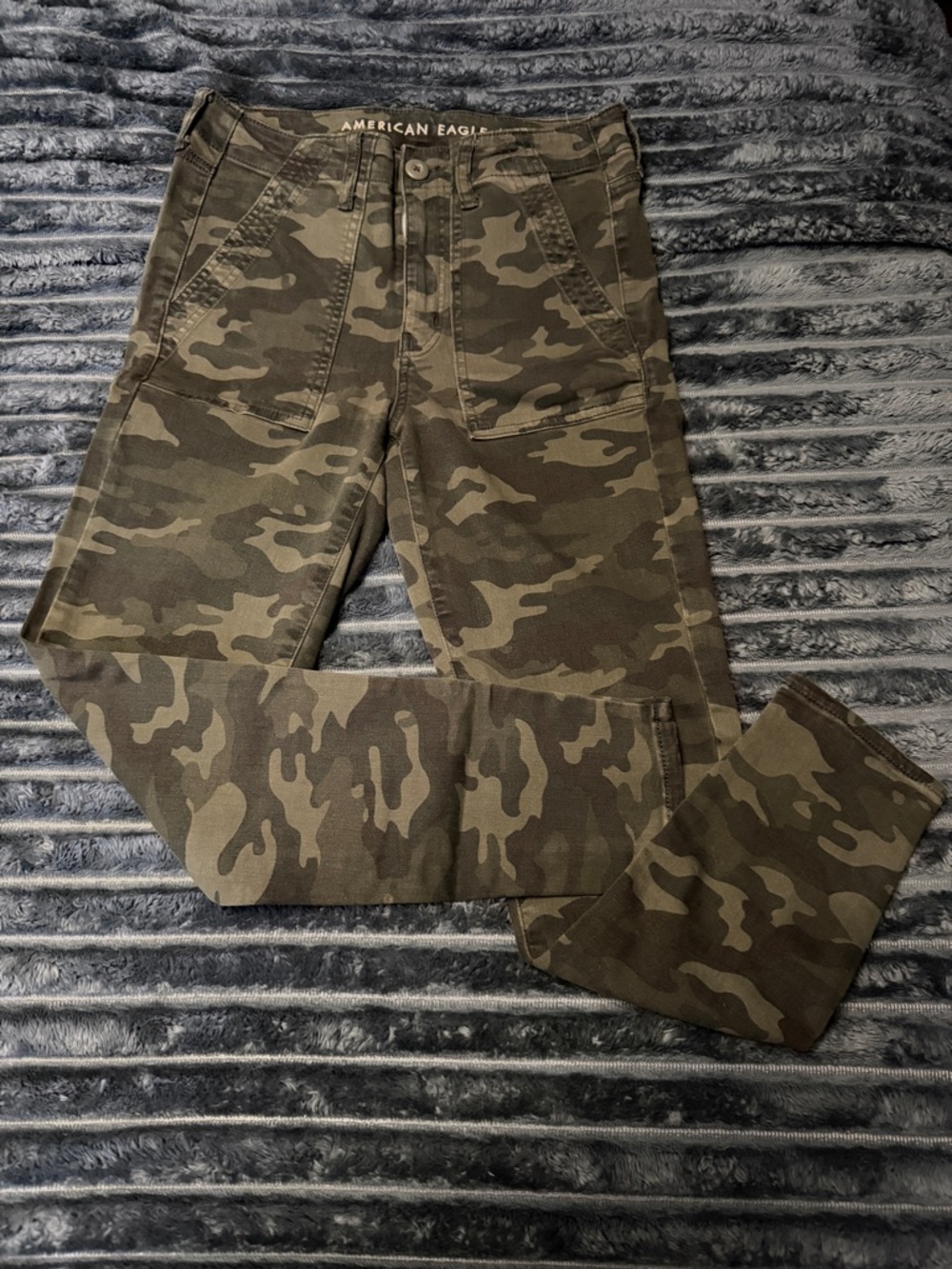 American Eagle Outfitters Men’s Olive Camo Cargo Pants